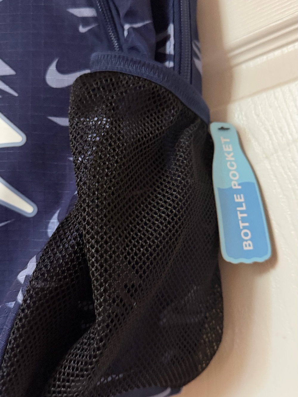 Nike Navy and White Graphic Logo Backpack lots of pockets holds 15in laptop - Picture 3 of 6
